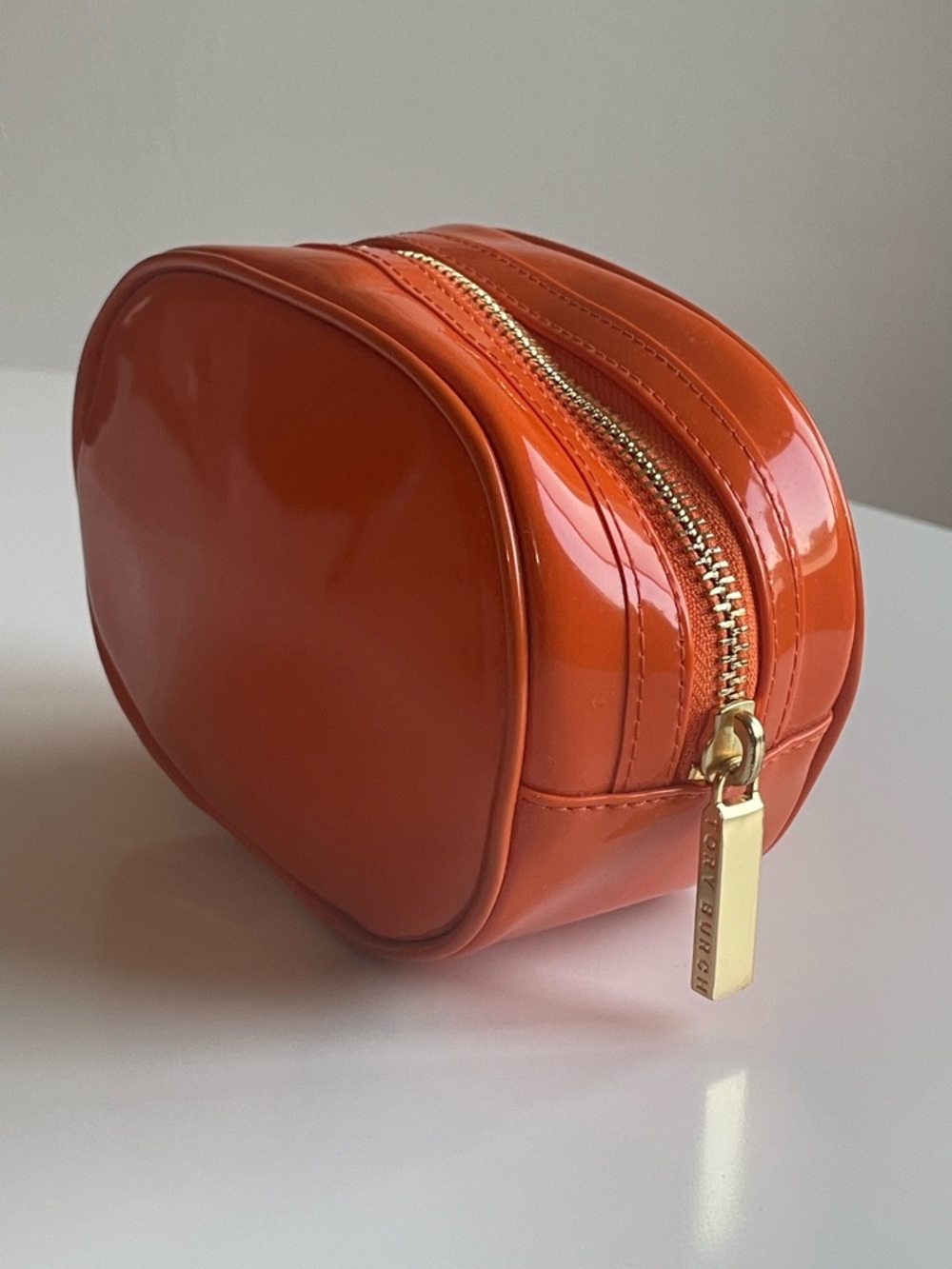 Tory Burch Bright Orange Patent Logo Cosmetic Case - Picture 3 of 5